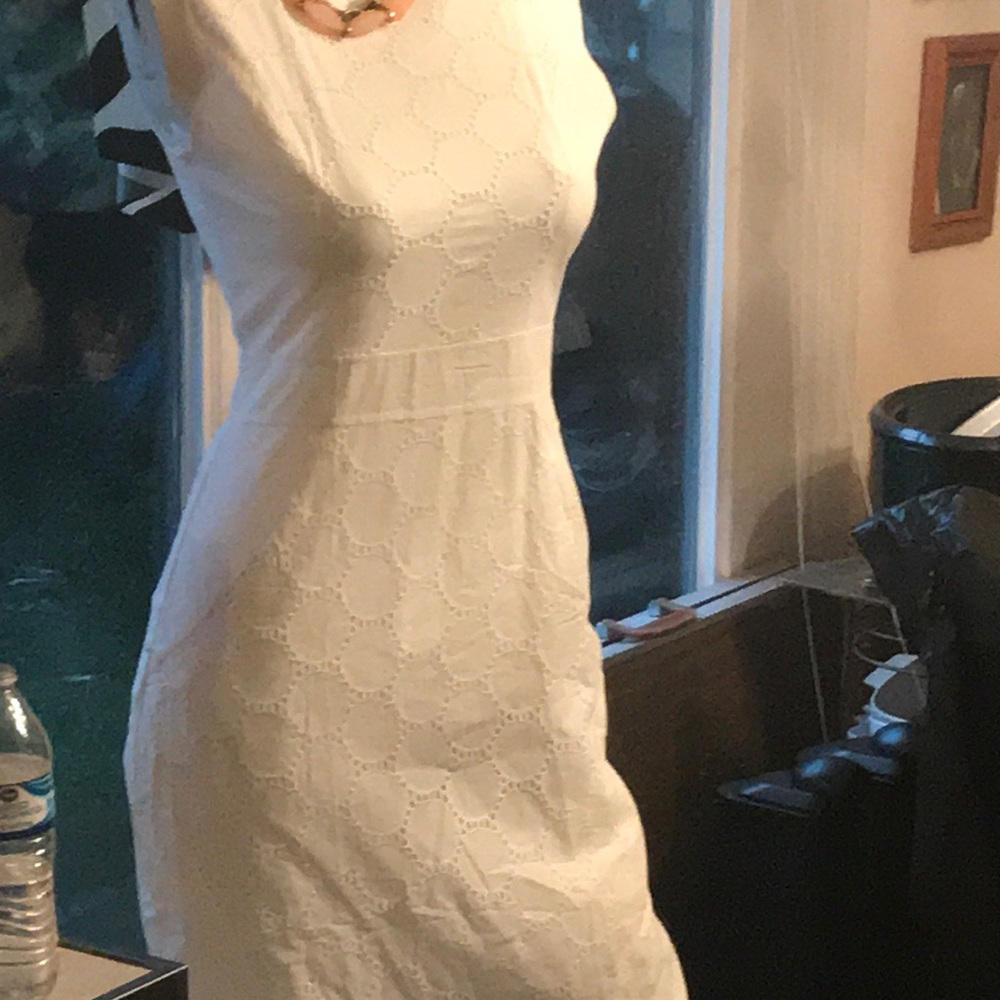 Queen is Elegance sleeveless dress white  jr Lg